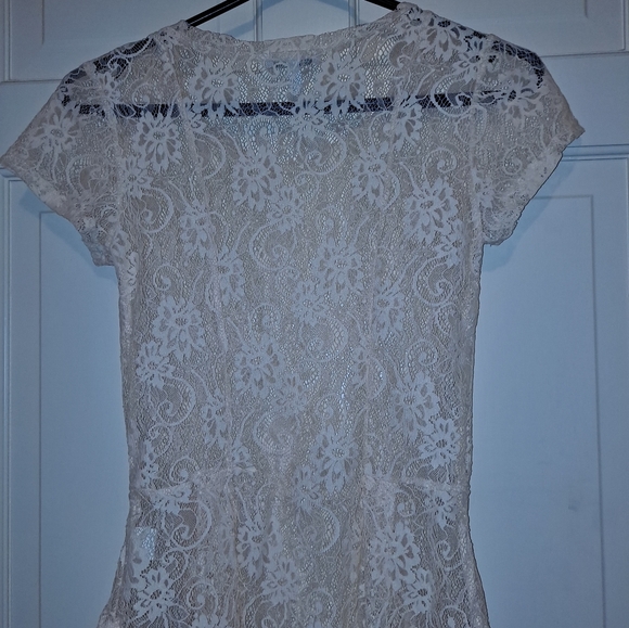 Delia's tan beige lace knit short sleeve size small peplum blouse top floral - Picture 6 of 9